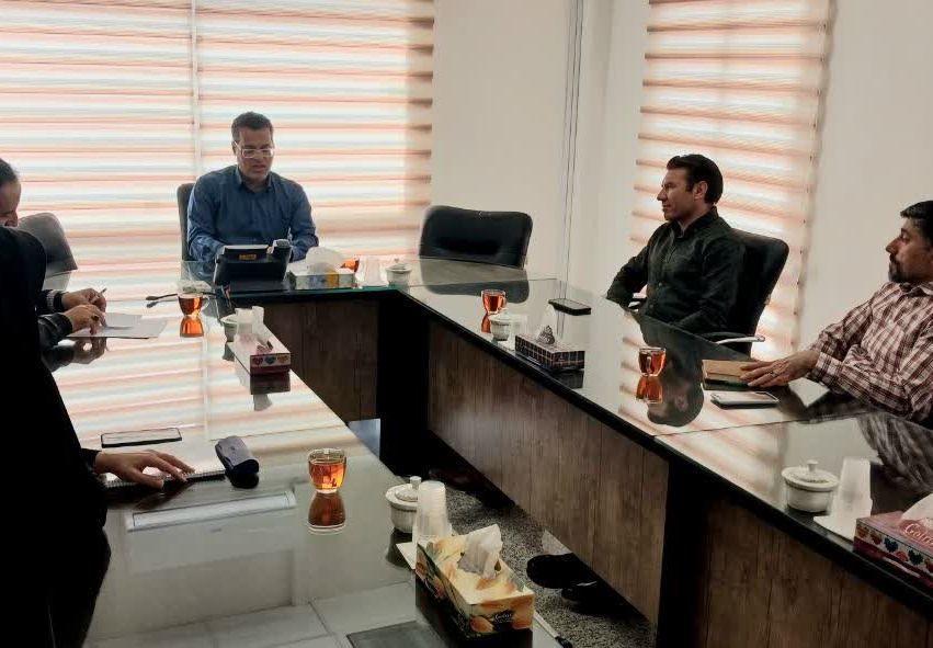 نشست صمیمی اعضای شورای صنفی کارمندان با معاون اداری و مالی دانشگاه برگزار شد